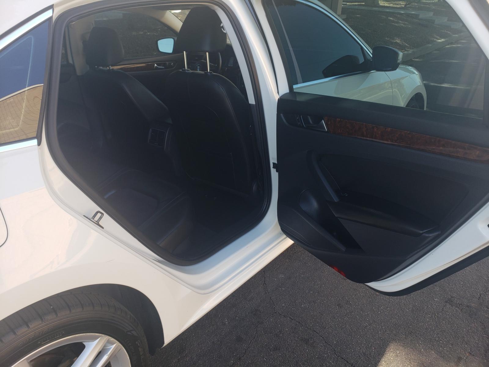 2013 WHITE /gray and black Volkswagen Passat tdi highline (1VWCN7A31DC) with an 2.0L L4 DOHC 16V engine, 6-Speed Automatic transmission, located at 323 E Dunlap Ave., Phoenix, AZ, 85020, (602) 331-9000, 33.567677, -112.069000 - 2013 Volkswagen Passat TDI SEL Premium,...... EXCELLENT condition, A Real Must See!!.... No accidents, Ice cold ac front and rear, Stereo/CD Player, Satellite compatible, Bluetooth, Phone sync, Backup camera, Navigation, Clean Black and Gray interior with Black Leather seats in near perfect conditio - Photo #14